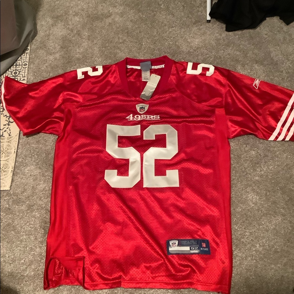 SF 49ers on field Patrick Willis red jersey
